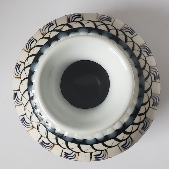 Unsigned Ceramic Vase Handpainted and Very Nice! - Picture 4 of 7